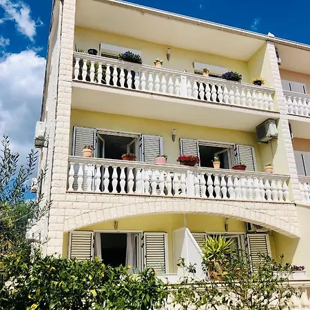 Domora Apartment *